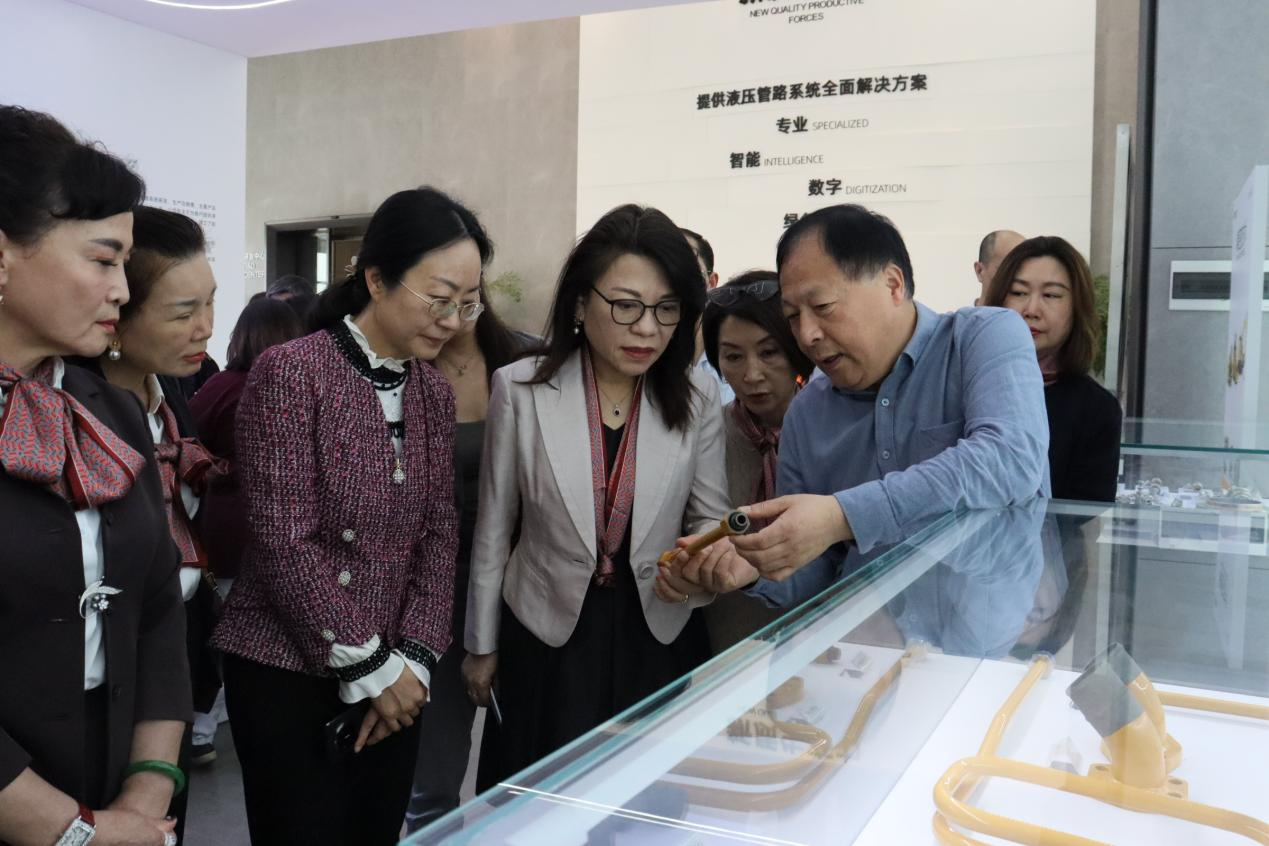 2025年3月26日，，，，，天下台企联常务副会长、妇女工委会主委李泓兰一行莅临腾博会诚信为本专业服务股份调研。。。。。
