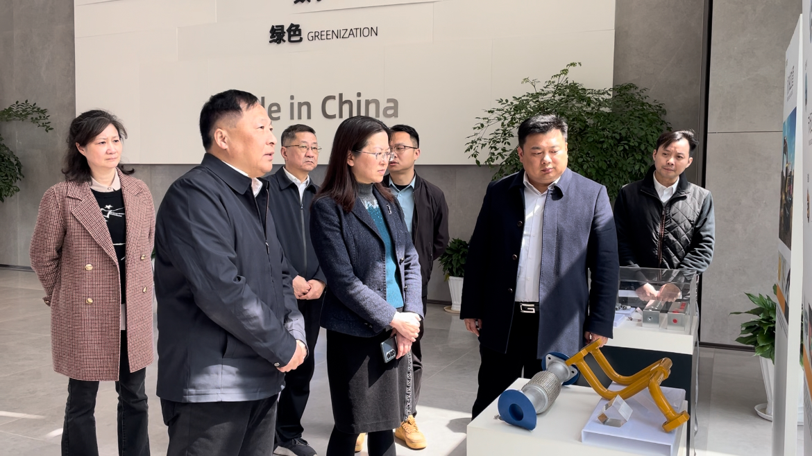 2025年4月1日，，，，，，，，江西省工业与信息化融合推进中心党委书记、主任黄爱群一行莅临企业调研。。。。。